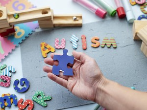 Autis pada Anak: Apa Itu, Ciri-Cirinya, dan Cara Mengatasinya