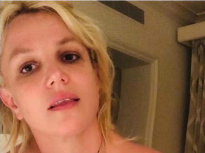 Britney Spears Unggah Foto Topless dan Tanpa Busana