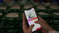 Perum Bulog meraup omzet Rp 8 miliar lebih dari transaksi pada toko online miliknya, iPanganandotCom.