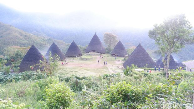 Pagi hari di Desa Wisata Wae Rebo.
