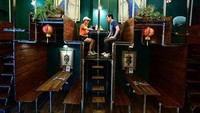 Lhong Tou Cafe terkenal dengan desainnya yang unik.