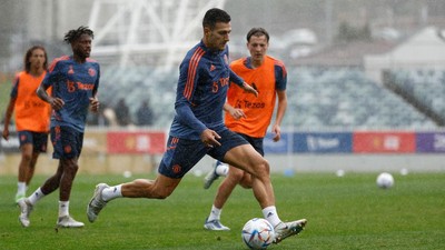 Foto Diogo Dalot Pakai Nomor 7-nya Ronaldo