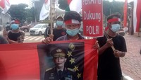 Menanggapi hal itu, Ormas Pekat IB menggelar aksi dukungan dan kepercayaan kepada Intitusi Polri, khususnya kepada Kapolri, Bapak Listyo Sigit untuk menuntaskan dan mengawal kasus tersebut.