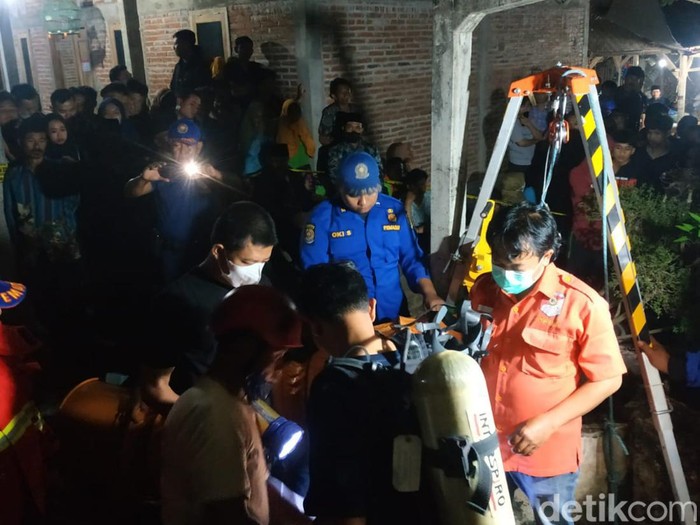 Evakuasi korban tercebur sumur