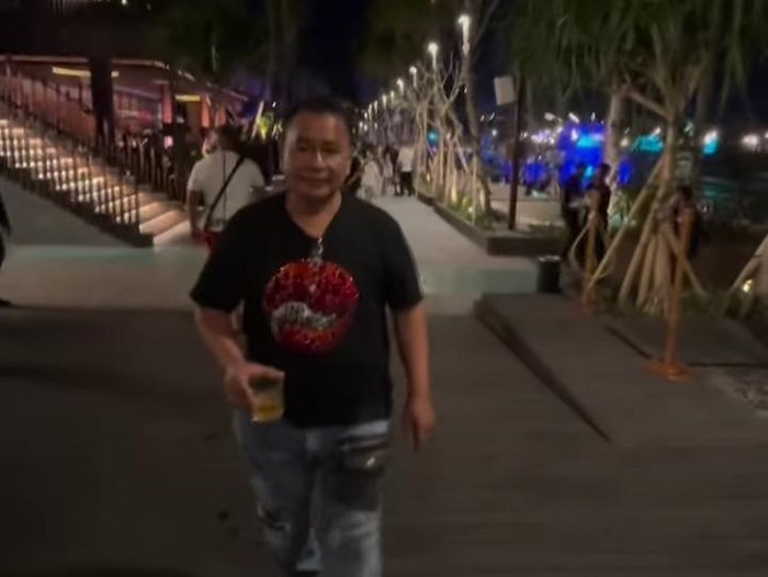 Momen Hotman Paris Hangout di Atlas Beach Fest Bareng Aspri