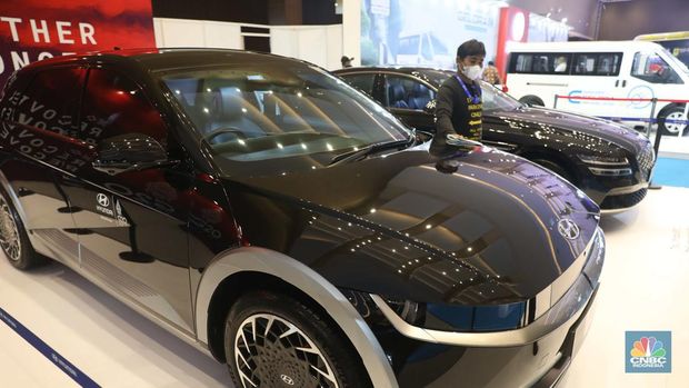 Hyundai Ioniq 5 di pameran kendaraan listrik Periklindo Electric Vehicle Show (PEVS) 2022 Jakarta, Jumat (22/7/2022). (վ/Muhammad Sabki)
