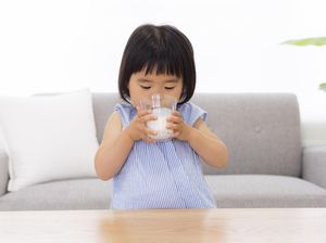 Anak Berlebihan Konsumsi Kental Manis? Awas 5 Risiko Kesehatan Mengintai
