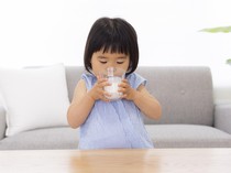 Moms! Begini Bahayanya Jika Anak Minum Susu Sapi Mentah Tanpa Pasteurisasi