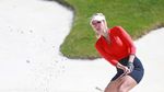 Intip Gaya Pegolf Seksi Paige Spiranac