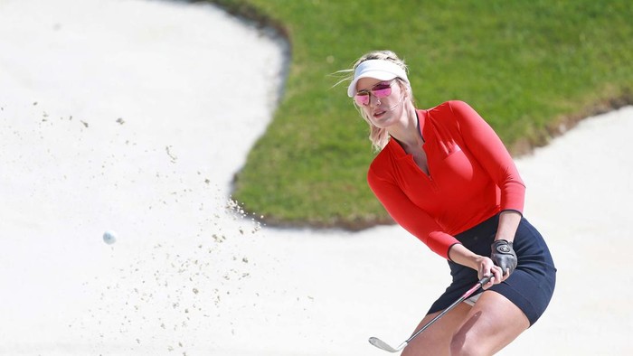 Paige Spiranac disebut-sebut menjadi pegolf terseksi di dunia. Yuk lihat aksi-aksinya di lapangan.