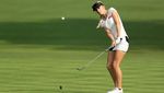 Intip Gaya Pegolf Seksi Paige Spiranac