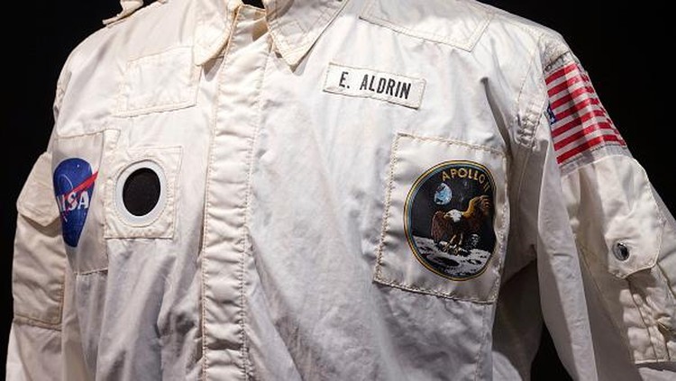 Buzz Aldrins Inflight Coverall Jacket, worn by him on his  Apollo 11 mission to the Moon is on display July 21, 2022 during a media preview at Sothebys in New York. - The  auction is Celebrating Life & Career of Legendary Astronaut Buzz Aldrin featuring Space-Flown Artifacts from Gemini XII & Apollo 11 Missions. (Photo by TIMOTHY A. CLARY / AFP) (Photo by TIMOTHY A. CLARY/AFP via Getty Images)