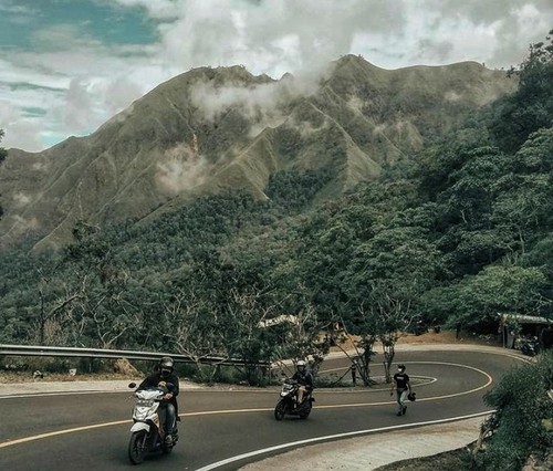 Lokasi kecelakaan maut mobil terjun ke jurang di Jalan Raya Pusuk, Kecamatan Sembalun, Kabupaten Lombok Timur, Nusa Tenggara Barat (NTB).