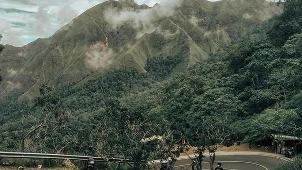 Lokasi kecelakaan maut mobil terjun ke jurang di Jalan Raya Pusuk, Kecamatan Sembalun, Kabupaten Lombok Timur, Nusa Tenggara Barat (NTB).