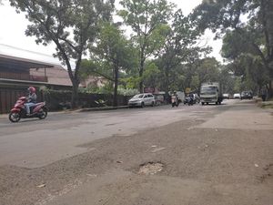 Hati-hati! Jalan Dekat Kantor DPRD Bandung Banyak Jebakan