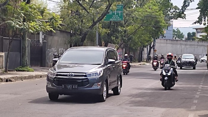Jalan Sukabumi, dekat Gedung DPRD Kota Bandung banyak titik berlubangnya.