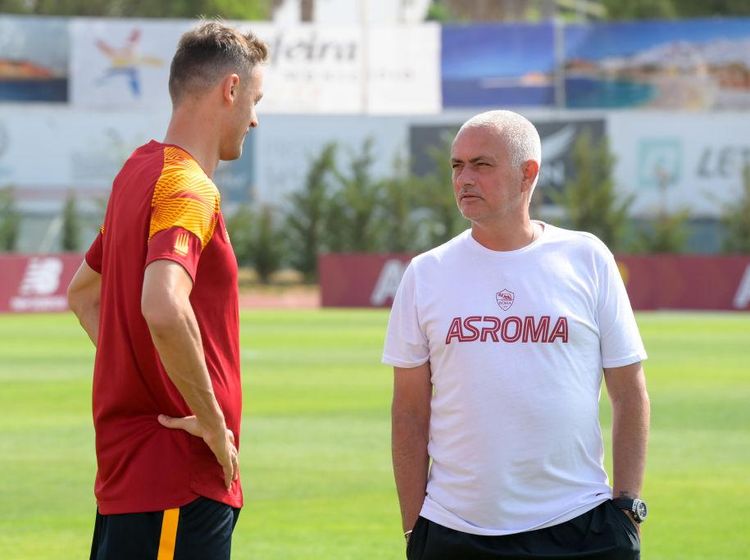Mourinho Masih Incar Pemain, Mungkin Begini Starting XI AS Roma Nanti