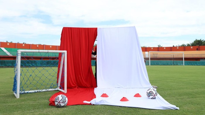 Kain kaus properti launching jersey Madura United