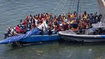 Momen Pengepungan Kapal yang Bawa 150 Migran Ilegal di Florida, AS