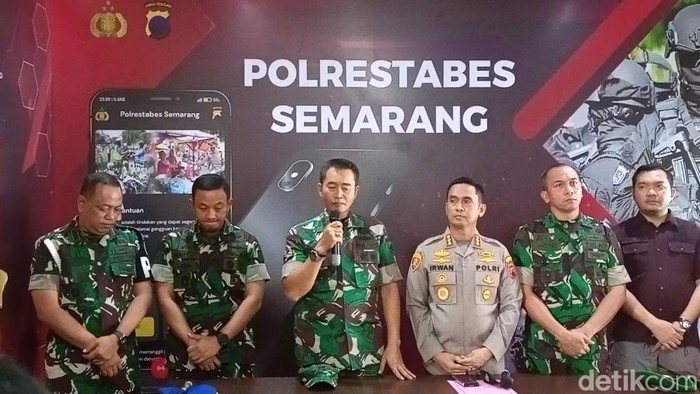 Kapendam IV Diponegoro Letkol Inf Bambang Hermanto saat menjelaskan progres kasus penembakan istri TNI di Semarang, Jumat (22/7/2022).