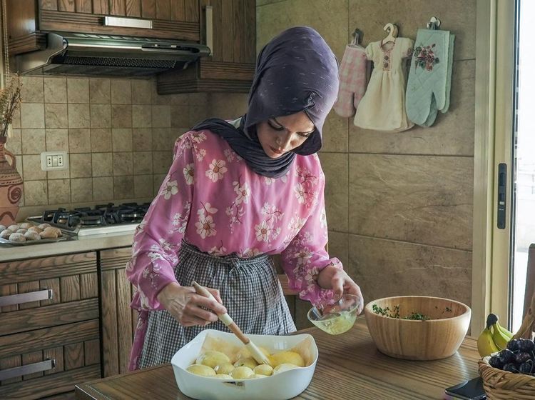 Kenalin Abir El Saghir, Koki Asal Lebanon yang Lagi Viral di TikTok