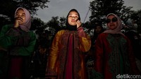 Fashion Show dengan beragam gaya pun selalu mendapatkan tempat dan apresiasi.