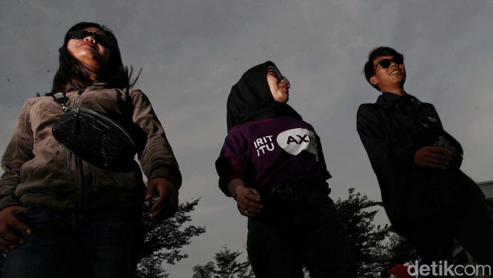 Ketika Kawula Muda Ibu Kota Terbius 'Haradukuh' Citayam Jika Jepang punya Harajuku, Indonesia kini punya istilah 'Haradukuh' usai viral Citayam Fashion Week di Dukuh Atas. Kawula muda Ibu Kota pun ikut ambil bagian.