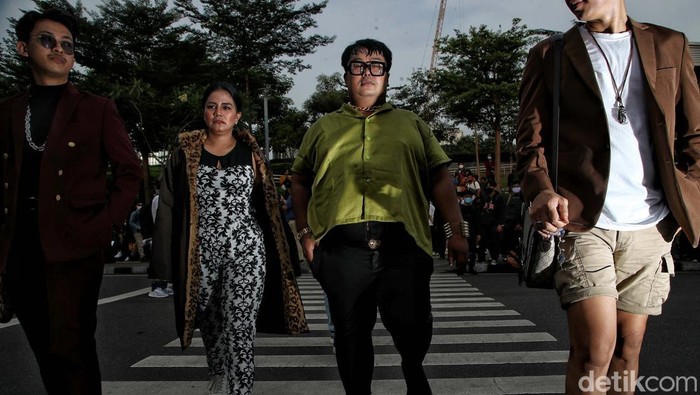 Jika Jepang punya Harajuku, Indonesia kini punya istilah Haradukuh usai viral Citayam Fashion Week di Dukuh Atas. Kawula muda Ibu Kota pun ikut ambil bagian.