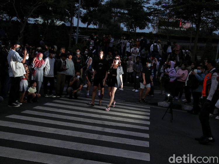 Zebra Cross yang Berubah Fungsi: Bukan Buat Nyeberang Malah Jadi Catwalk SCBD