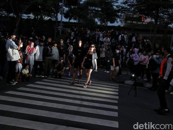 Zebra Cross yang Berubah Fungsi: Bukan Buat Nyeberang Malah Jadi Catwalk SCBD