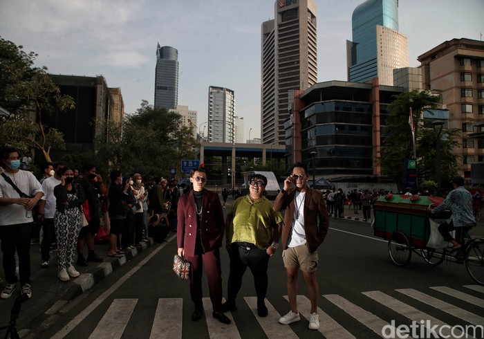 Jika Jepang punya Harajuku, Indonesia kini punya istilah Haradukuh usai viral Citayam Fashion Week di Dukuh Atas. Kawula muda Ibu Kota pun ikut ambil bagian.