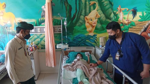 Kodisi bocah telantar dalam kondisi luka lebam dan patah tulang yang ditemukan di Desa Sidakarya, Denpasar usai menjalani tindakan reposisi tulang di RSUD Wangaya Denpasar, Kamis (21/7/2022).