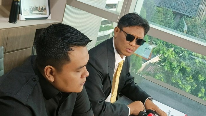 Konferensi pers pengacara pelapor Nikita Mirzani, Dito Mahendra (Karin-detikcom)