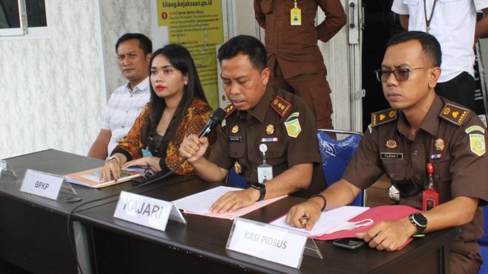 Kejaksaan Negeri Bintan, I memberikan keterangan pers. Dok Kejari Bintan