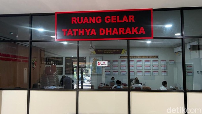 KPK periksa 6 ASN Dinas PUTR Sulsel terkait kasus dugaan suap laporan keuangan tahun anggaran 2020.