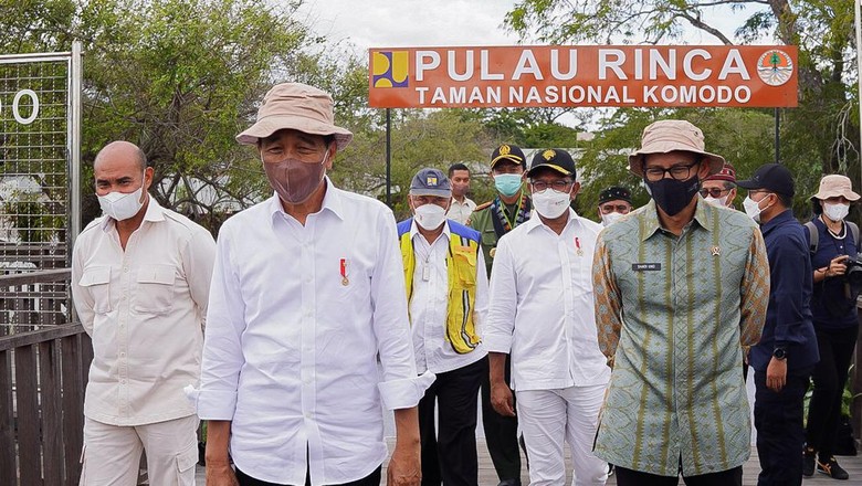 Kunjungan Kerja Presiden Joko Widodo ke Labuan Bajo Kunjungan Kerja Presiden Joko Widodo ke Labuan Bajo Bersama Menteri Pariwisata dan Ekonomi Kreatif Sandiaga Uno.