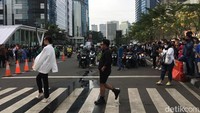 Terkait tren ini, KPAI menilai peragaan busana ini harus dijaga dengan memperhatikan keamanan anak-anak untuk mengurangi ancaman terhadap mereka. KPAI menyatakan kebebasan yang ada juga harus dibatasi hak pengguna jalan lain. (Anggi M/detikcom)