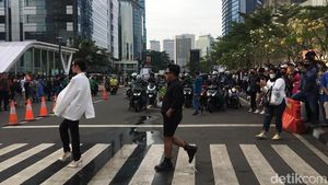 Catwalk Citayam Fashion Week di Zebra Cross Jadi Pro Kontra
