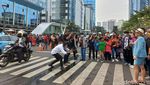 Catwalk Citayam Fashion Week di Zebra Cross Jadi Pro Kontra