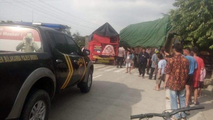 Lokasi kecelakaan karambol di jalur Pantura Brebes, Jumat (22/7/2022).