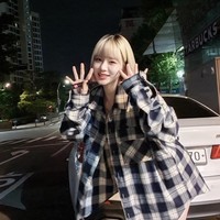 Ada pula ‘muncikari’ yang mengajak Maeng Seung Ji bertemu CEO dan investor asing. Alih-alih membalas pesan pria-pria itu, Maeng Seung Ji memilih untuk mempermalukan mereka di Instagram. Foto: dok. Instagram @loveyoumaeng