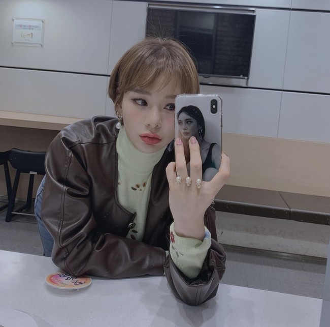 Selain aktif sebagai komedian, Maeng Seung Ji juga telah merambah akting. Ia menjadi cameo dalam sitkom Korea Netflix ’So Not Worth It’ dalam episode enam. Foto: dok. Instagram @loveyoumaeng