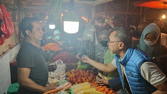 Mendag Zulhas cek harga bahan pokok di Pasar Cibinong