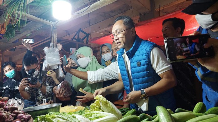 Menteri Perdagangan Zulkifli Hasan Blusukan ke Pasar Cibinong