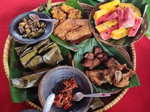 Nikmatnya Menyantap Salem, Peda, dan Sayur Menir Suku Samin