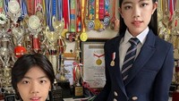 Agustus lalu, Mischka dan Devon meraih 5 medali sekaligus dalam ajang Olimpiade Matematika Internasional Singapura.  Foto: Instagram