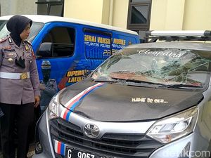 Rombongan Polisi Jalan Sehat Ditabrak Mobil di Pekalongan