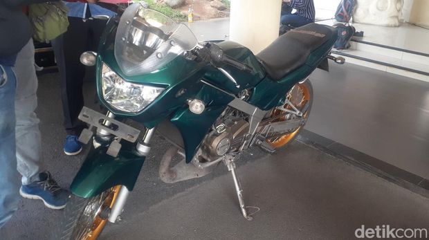 Motor yang digunakan pelaku penembakan istri TNI di Semarang diamankan di Mapolrestabes Semarang, Jumat (22/7/2022).