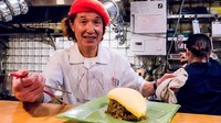 Nama resto mungil ini, Kichi Kichi yang berlokasi di Zaimokucho, Kyoto, Jepang. Sosok chef di baliknya Yukimura Motokichi yang kerap memamerkan aksinya saat masak di hadapan pengunjung.  