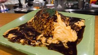 Ini signature menu buatanya. Omurice bernama Fluffy Open Omelette Over the Fried Rice yang dibanderol sekitar Rp 327 ribu.